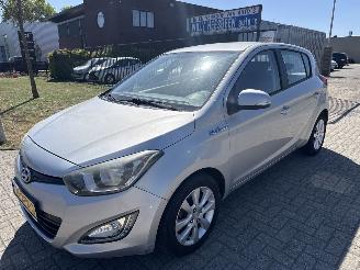 uszkodzony samochody osobowe Hyundai I-20 1.2i i-VISION 122.240 KM LICHTE SCHADE! BOUWJAAR 2012 2895 EURO 2012/8
