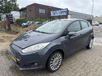 uszkodzony samochody osobowe Ford Fiesta 1.0 TITANIUM 141344 KM RIJDBAAR BOUWJAAR 2014  3200 EURO VAST 2014/10