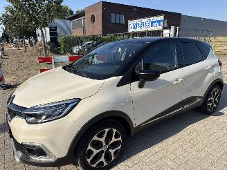 Avarii autoturisme Renault Captur 0.9 INTENS LICHTE SCHADE! BOUWJAAR 2017 2e EIGENAAR 6200 EURO 2017/11