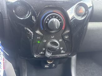 Citroën C1 1.0 VTi FEEL BUMPER SCHADE! BOUWJAAR 2019  4850 EURO VAST picture 10