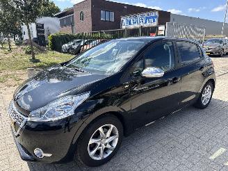 skadebil auto Peugeot 208 1.2 PURETECH STYLE LICHTE SCHADE! 99065 NAP 2015  2850 EURO 2015/5