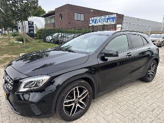 skadebil auto Mercedes GLA 180 122 PK RIJDBARE ACHTERSCHADE! 2019 70133 KM 10999 VAST! 2019/8