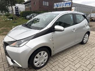 škoda osobní automobily Toyota Aygo 1.0 VVTi X_PLAY 96517 NAP BOUWJAAR 2015 RIJDBAAR 4999 EURO 2015/2