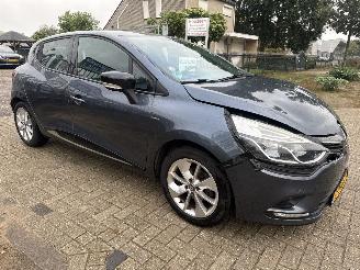 Renault Clio 1.2 NIGHT&DAY RIJDBAAR BOUWJAAR 2016 139753 KM  3500 EURO VAST picture 6