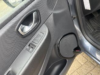 Renault Clio 1.2 NIGHT&DAY RIJDBAAR BOUWJAAR 2016 139753 KM  3500 EURO VAST picture 8