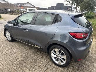 Renault Clio 1.2 NIGHT&DAY RIJDBAAR BOUWJAAR 2016 139753 KM  3500 EURO VAST picture 2