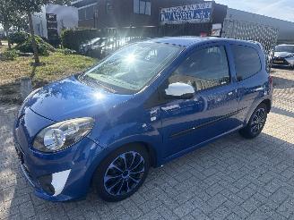 Unfallwagen Renault Twingo 1.2-16V COLLECTION GEBRUIKERSPOREN! BOUWJAAR 2011 999 EURO 2011/1