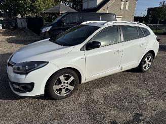 skadebil auto Renault Mégane 1.2 TCe LIMITED ESTATE BOUWJAAR 2016 175437 KM  2200 EURO 2016/4