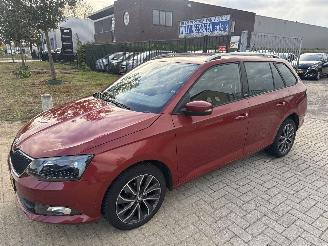 Damaged car Skoda Fabia 1.2 TSi EDITION COMBI LICHTE SCHADE! BOUWJAAR 2016 3850 EURO 2016/2