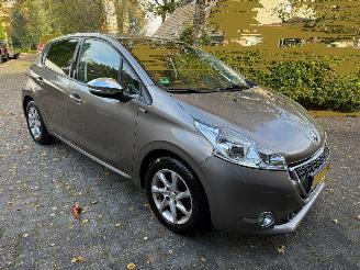 skadebil auto Peugeot 208 1.2 Style 5DRS NAVI AIRCO 2015/1