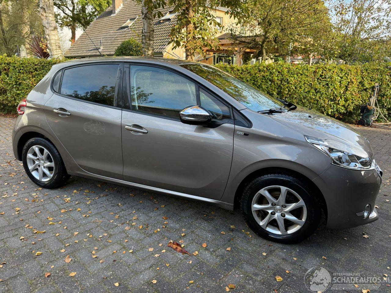 Peugeot 208 1.2 Style 5DRS NAVI AIRCO