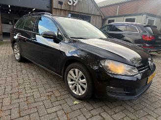 uszkodzony samochody osobowe Volkswagen Golf 1.6 TDI 2015/6