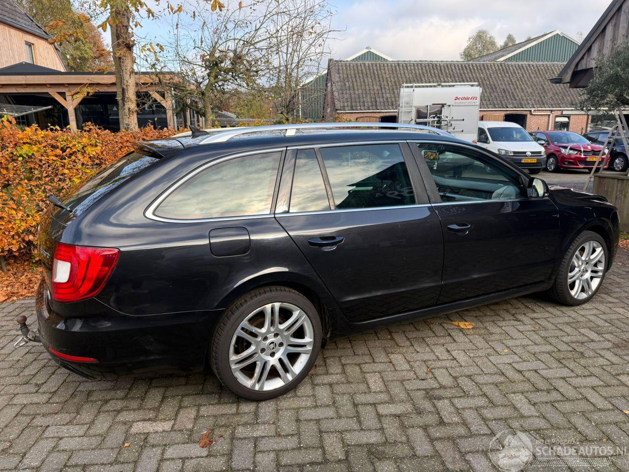 Skoda Superb 1.6 TDI NAVI CRUISE STOELVERWARMING PDC TREKHAAK