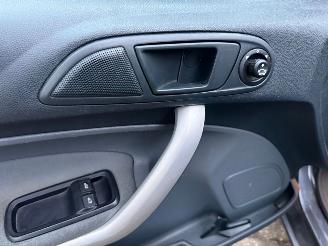 Ford Fiesta 1.6 TDCI GHIA AIRCO STOELVERWARMING SPORTVELGEN picture 14