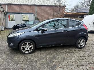 Ford Fiesta 1.6 TDCI GHIA AIRCO STOELVERWARMING SPORTVELGEN picture 2