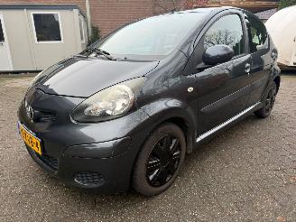 Schadeauto Toyota Aygo 1.0 5DRS AIRCO NL AUTO 2010/2