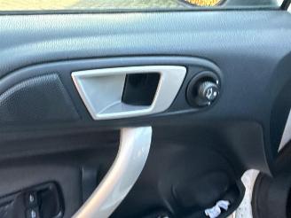 Ford Fiesta 1.6 TDCI TITANIUM AIRCO 5DRS picture 15