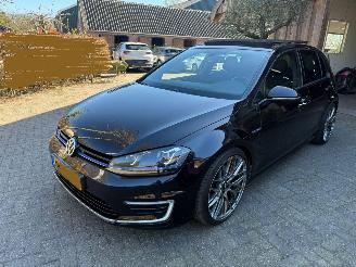 krockskadad bil auto Volkswagen Golf 1.4 GTE PANO NL AUTO 2015/11