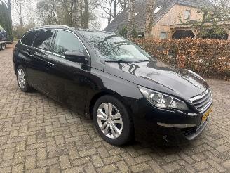 krockskadad bil auto Peugeot 308 1.2 E- thp pano pdc navi camera 2014/10