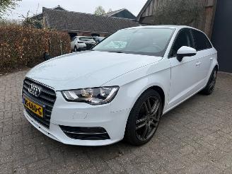 Voiture accidenté Audi A3 SPORTBACK 1.4 NL AUTO NAVI 2015/12