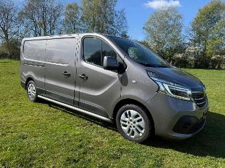 krockskadad bil bedrijf Renault Trafic 2.0 DCI AUTOMAAT 170 PS L2H1 LUXE NL BUS 3SITS 2020/2