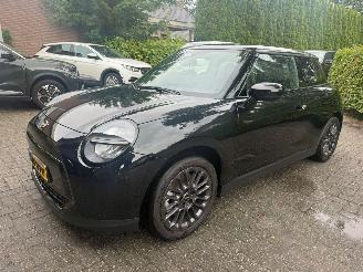 krockskadad bil auto Mini Cooper E BLACKYARD 40.7 KHW NIEUW NIEUW 2026/3