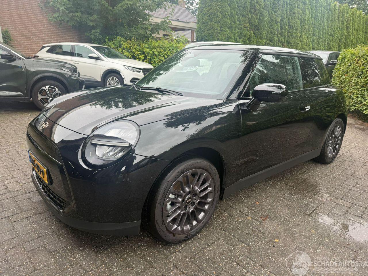 Mini Cooper E BLACKYARD 40.7 KHW NIEUW NIEUW