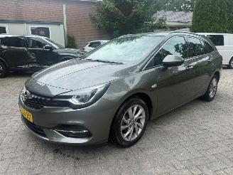 Damaged car Opel Astra SPORTS ELEGANCE 1.2 LUXE UITVOERING LEDER NAVI KEYLES STOELVERWARMING 2020/11