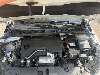 Peugeot 208 1.2 HYBRID 110 E STYLE picture 27