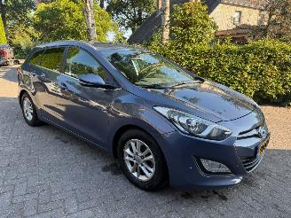 skadebil auto Hyundai I-30 1.6GDI AIRCO NAVI PDC 2013/1