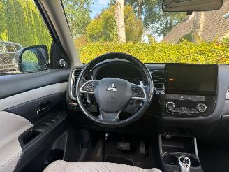 Mitsubishi Outlander 2.0 PHEV INSTYLE + LEER PANO picture 23