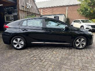 Hyundai Ioniq EV SOH 100% NAVI CAMERA picture 11