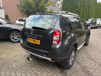 krockskadad bil auto Dacia Duster 1.2 4X2 LEER TREKHAAK PDC 2015/10