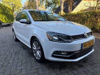 Vaurioauto  passenger cars Volkswagen Polo 1.2 TSI 5DRS AIRCO NAVI NL AUTO 2017/4