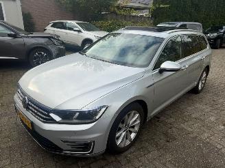 skadebil auto Volkswagen Passat 1.4 TSI GTE HIGHLINE PANO 2015/11
