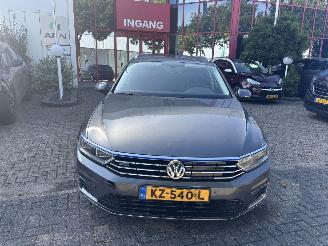 krockskadad bil auto Volkswagen Passat 1.4 GTE HYBR 2016/12