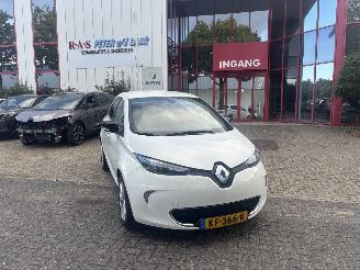 Vaurioauto  passenger cars Renault Zoé R240 INTENS 22KWH 2016/8