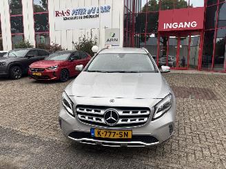 krockskadad bil auto Mercedes GLA 180 PREMIUM PLUS 2017/1