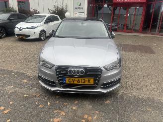 krockskadad bil auto Audi A3 SPORTBACK E-TRON SCHADE VRIJ 2015/9
