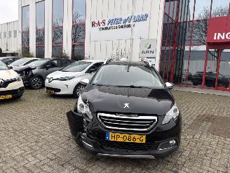 damaged passenger cars Peugeot 2008 1.2 81 KW AUTOMAAT 2015/12