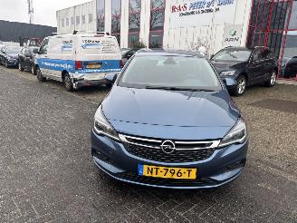 Damaged car Opel Astra SPORTS TOURER GEEN SCHADE 2017/4
