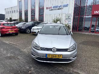 damaged passenger cars Volkswagen Golf 1.5 TSI Comfortline DIEFSTAL SCHADE 2020/1