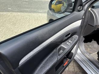 Mitsubishi Outlander 2.0 PHEV INSTYLE picture 17