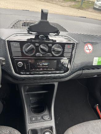 Volkswagen Up! rijdbare schade picture 15