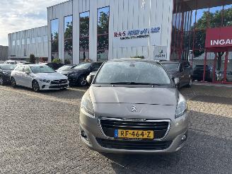 Voiture accidenté Peugeot 5008 1.2 PURET. STYLE 5P. 2016/2