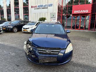 uszkodzony samochody osobowe Kia Cee d 1.6 SPORTY WAGON 2009/3