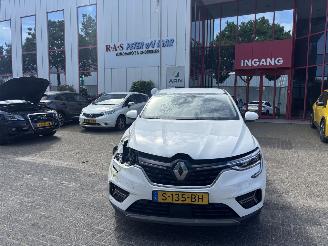 skadebil auto Renault Arkana E-TECH  hybrid 145 evolution 2023/2