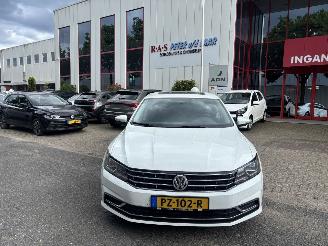 uszkodzony samochody osobowe Volkswagen Passat 1.8 TSI BNS ED. 2016/2