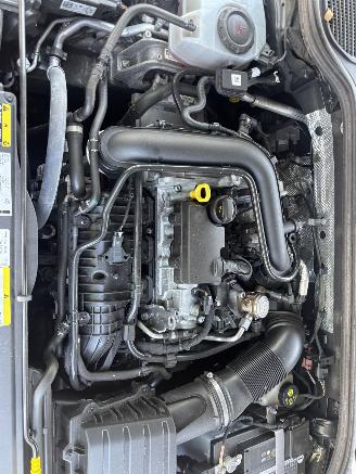 Volkswagen Golf 1.0 TSI Life picture 16