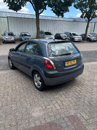 Kia Rio  picture 4